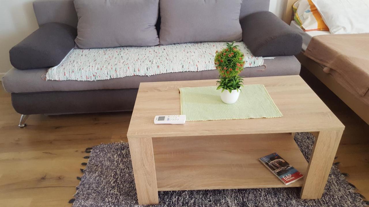Apartments Miki บาร์ ภายนอก รูปภาพ