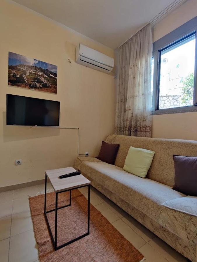 Apartments Miki บาร์ ภายนอก รูปภาพ