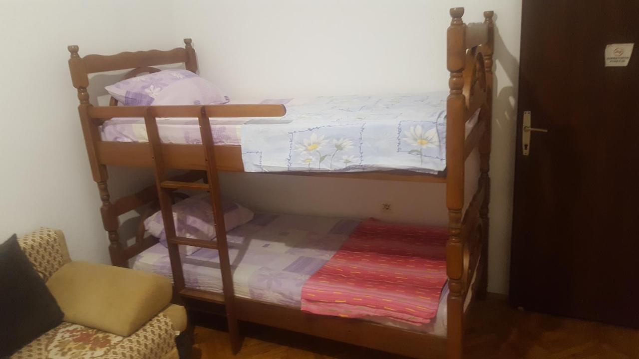 Apartments Miki บาร์ ภายนอก รูปภาพ