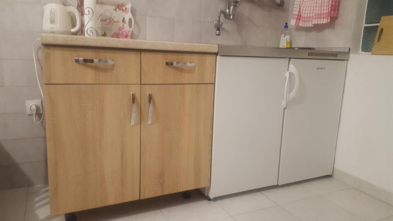 Apartments Miki บาร์ ภายนอก รูปภาพ
