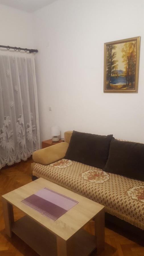Apartments Miki บาร์ ภายนอก รูปภาพ