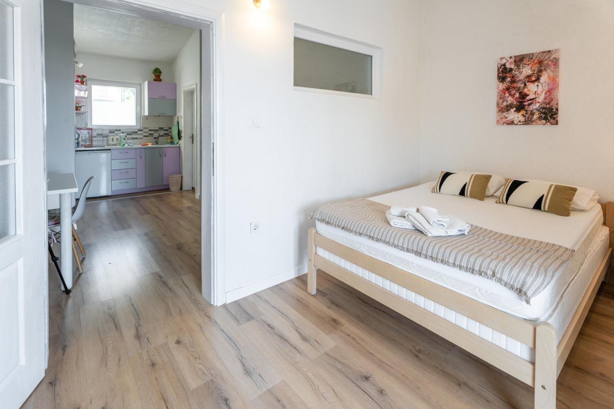 Apartments Miki บาร์ ภายนอก รูปภาพ