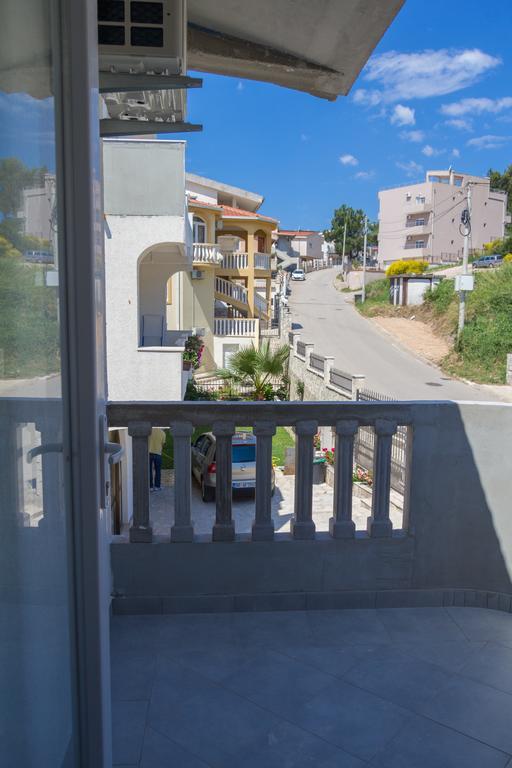 Apartments Miki บาร์ ภายนอก รูปภาพ