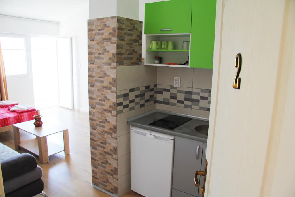 Apartments Miki บาร์ ภายนอก รูปภาพ
