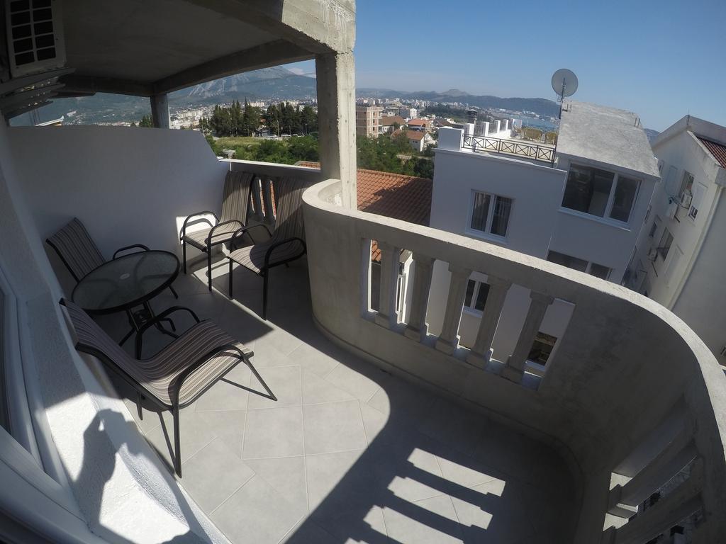 Apartments Miki บาร์ ภายนอก รูปภาพ